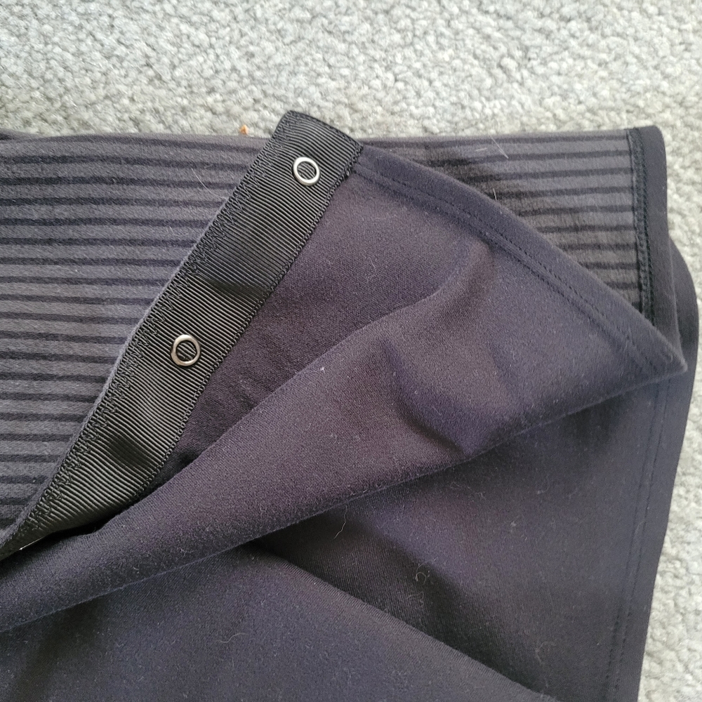 LULULEMON Vinyasa scarf in black/grey stripe / solid black one size